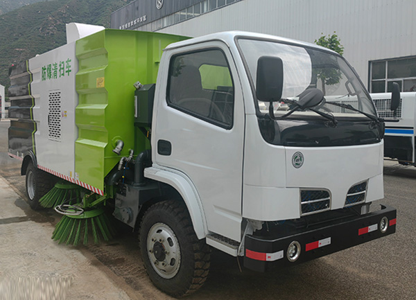 WC4QJ型防爆柴油机无轨胶轮清扫车
