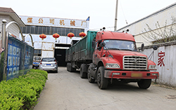 中煤集团60辆翻斗式矿车发货山西阳泉